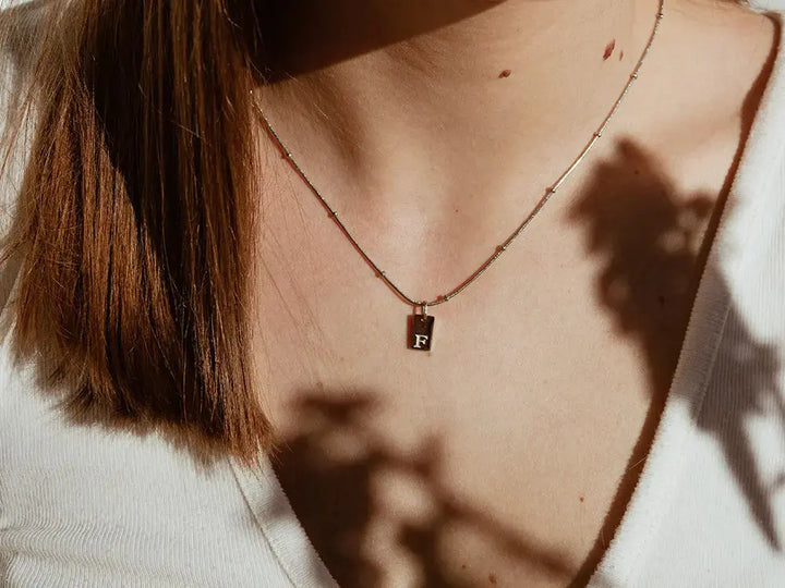 Collar con inicial. Colgante con inicial. Collar acero inoxidable. Colgante pequeño. Collar minimalista. Regalo San Valentín. Detalles para bodas.