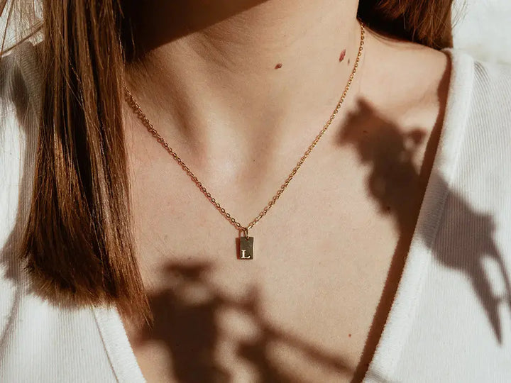 Collar con inicial. Colgante con inicial. Collar acero inoxidable. Colgante pequeño. Collar minimalista. Regalo San Valentín. Detalles para bodas.