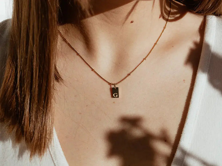 Collar con inicial. Colgante con inicial. Collar acero inoxidable. Colgante pequeño. Collar minimalista. Regalo San Valentín. Detalles para bodas.
