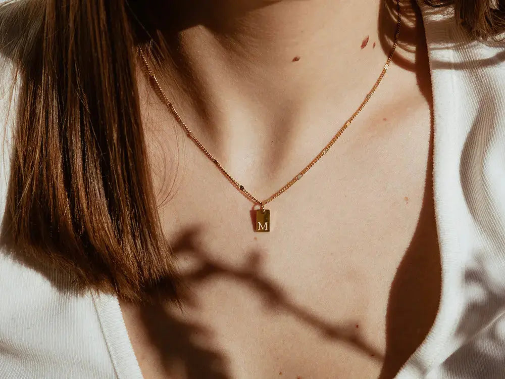 Collar con inicial. Colgante con inicial. Collar acero inoxidable. Colgante pequeño. Collar minimalista. Regalo San Valentín. Detalles para bodas.