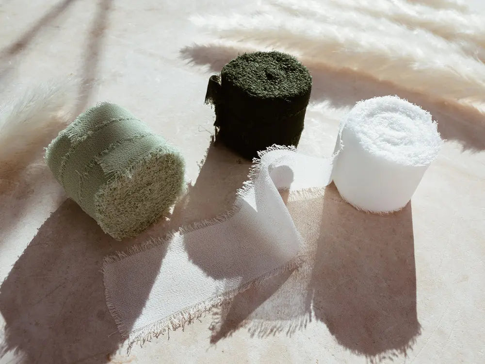 Cintas de seda de colores. Ideales para regalos de bodas o invitaciones.