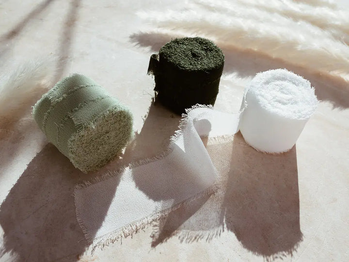 Cintas de seda de colores. Ideales para regalos de bodas o invitaciones.