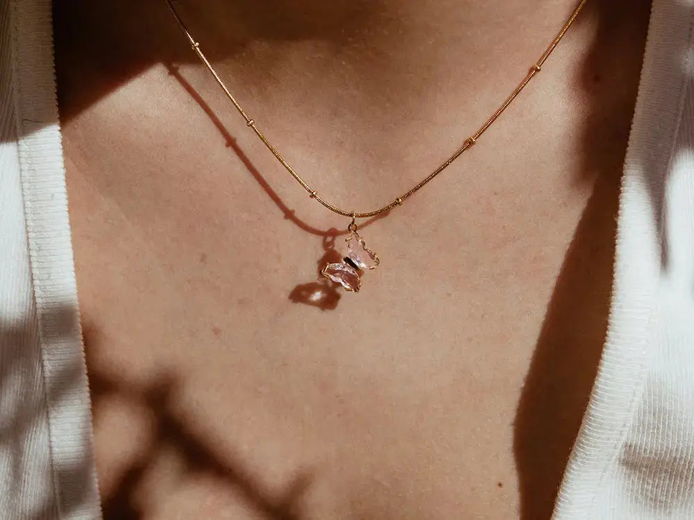 Collar mariposa de colores. Collar mariposa. Colgante mariposa. Collar acero inoxidable. Ideas de regalo. Regalo San Valentín.