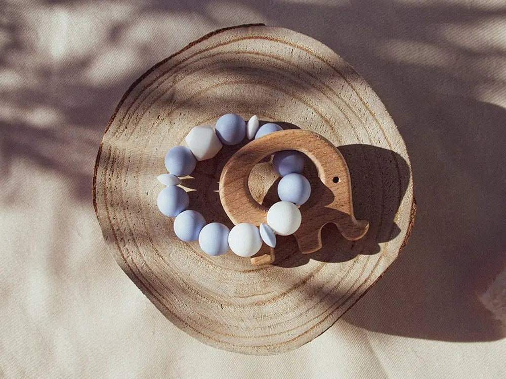 Mordedor bebé elefante. Mordedor madera bebé animalitos. Regalos hechos a mano para bebé. Detalles personalizados. Mordedor sensorial. Mordedor personalizado. Regalos para bebés. Regalos para bautizos. Detalles para recién nacidos. Gender Reveal.