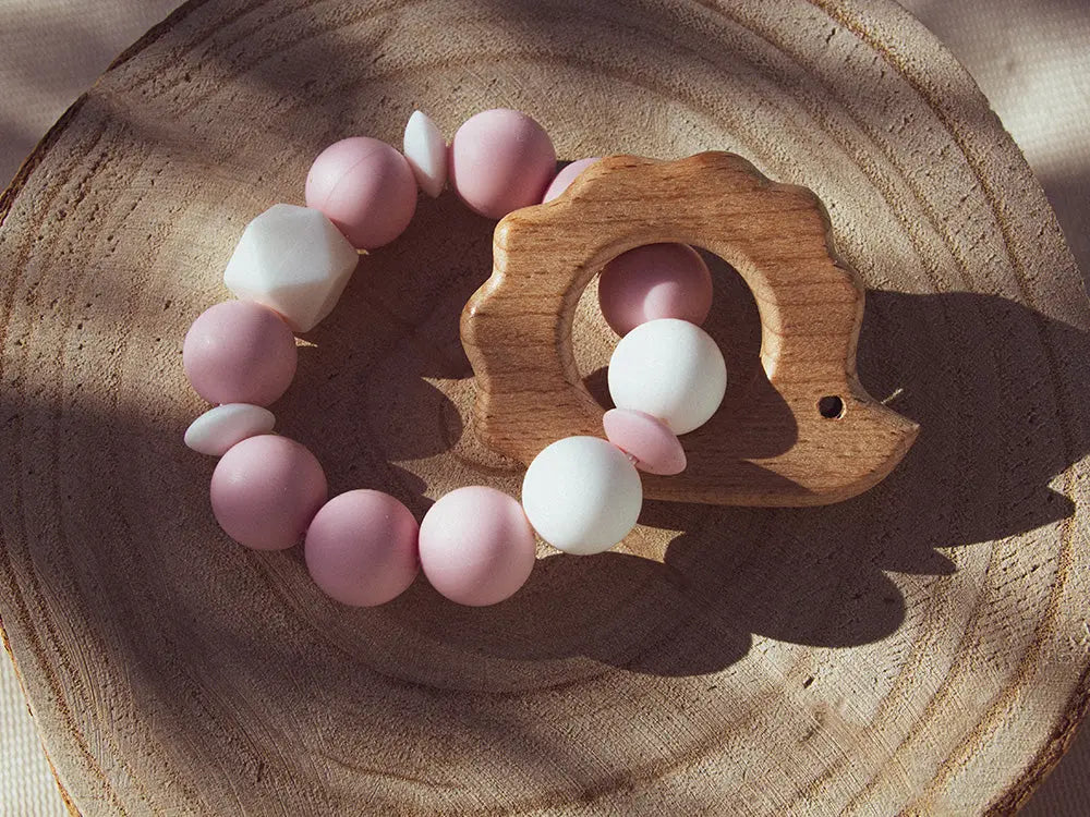 Mordedor bebé Erizo. Mordedor madera bebé animalitos. Regalos personalizados bebé. Detalles personalizados. Mordedor sensorial. Mordedor de madera. Detalles para bebés. Regalos para bautizos. Regalos para recién nacidos. Gender Reveal.