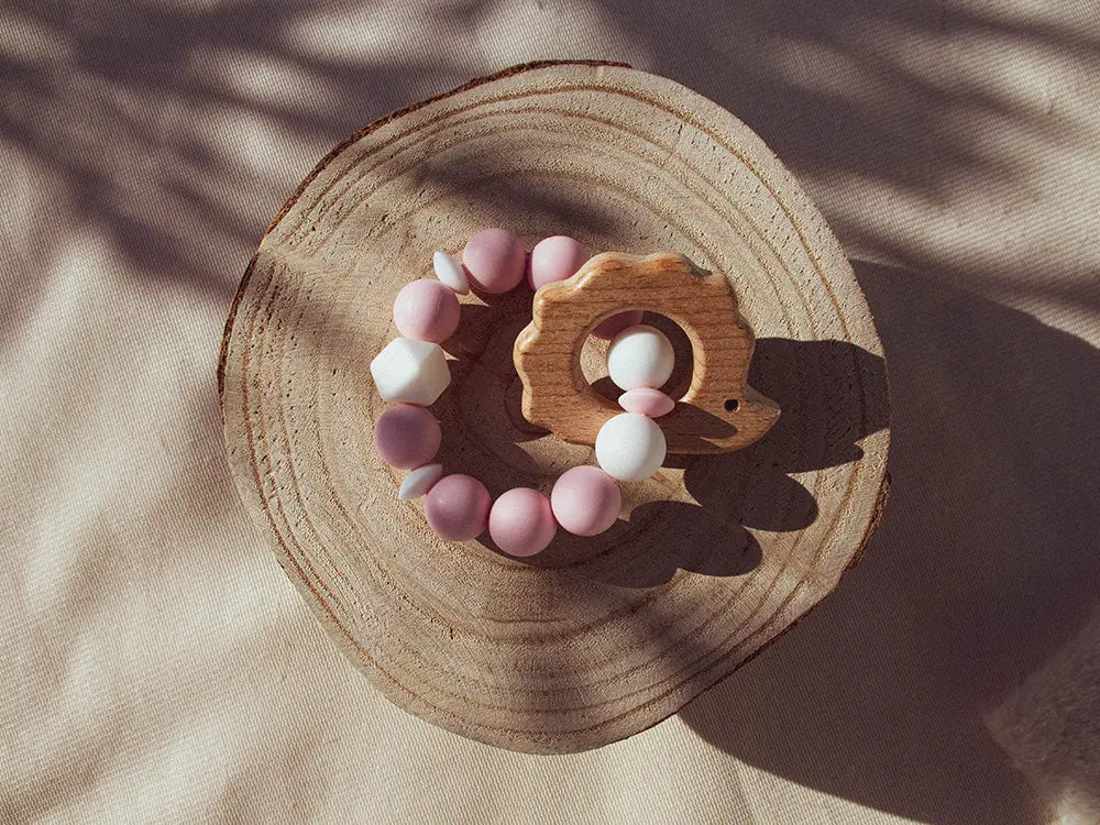 Mordedor bebé Erizo. Mordedor madera bebé animalitos. Regalos personalizados bebé. Detalles personalizados. Mordedor sensorial. Mordedor de madera. Detalles para bebés. Regalos para bautizos. Regalos para recién nacidos. Gender Reveal.