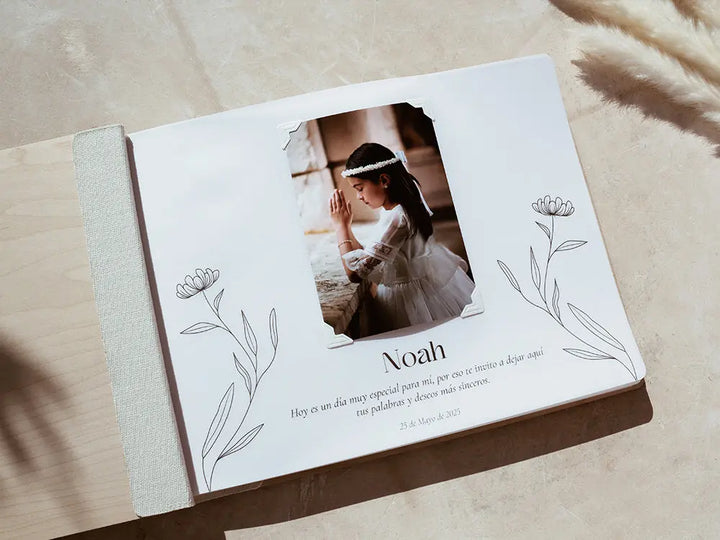 Detalles Primera Comunión personalizados. Libro de firmas de madera para comuniones. 
Álbum fotos madera para recuerdos especiales. Regalo ideal para la Primera Comunión.