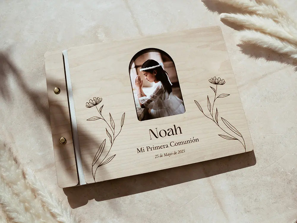 Detalles Primera Comunión personalizados. Libro de firmas de madera para comuniones. 
Álbum fotos madera para recuerdos especiales. Regalo ideal para la Primera Comunión.
