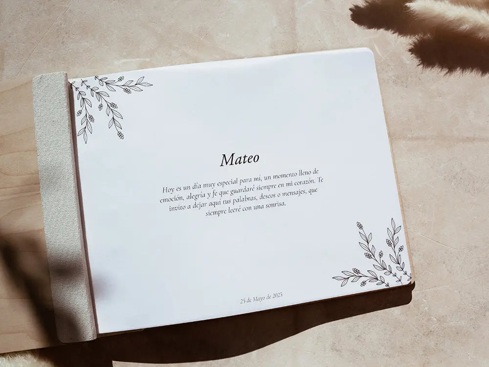 Detalles Primera Comunión personalizados. Libro de firmas de madera para comuniones. 
Álbum fotos madera para recuerdos especiales. Regalo ideal para la Primera Comunión.