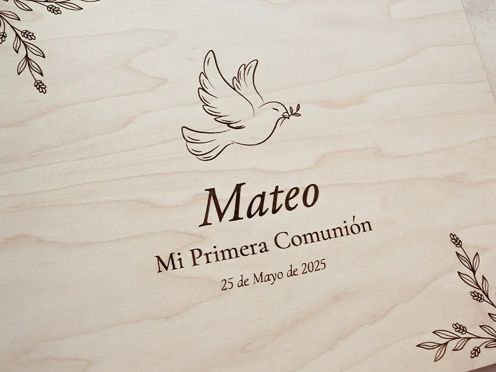 Detalles Primera Comunión personalizados. Libro de firmas de madera para comuniones. 
Álbum fotos madera para recuerdos especiales. Regalo ideal para la Primera Comunión.