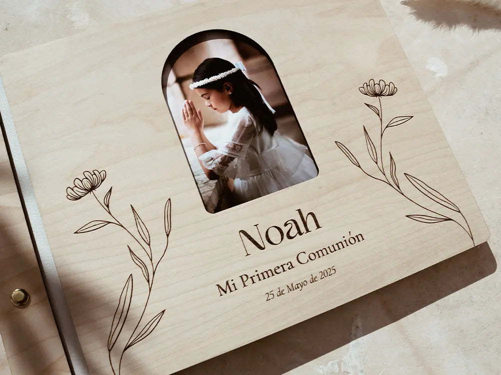 Detalles Primera Comunión personalizados. Libro de firmas de madera para comuniones. 
Álbum fotos madera para recuerdos especiales. Regalo ideal para la Primera Comunión.