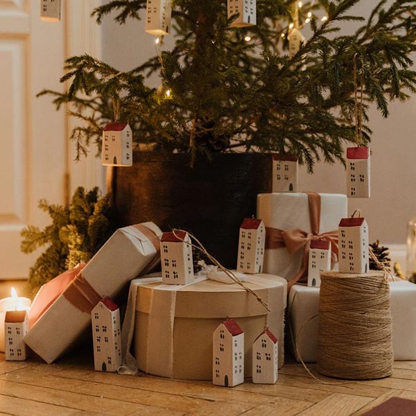 Árbol de navidad con regalos