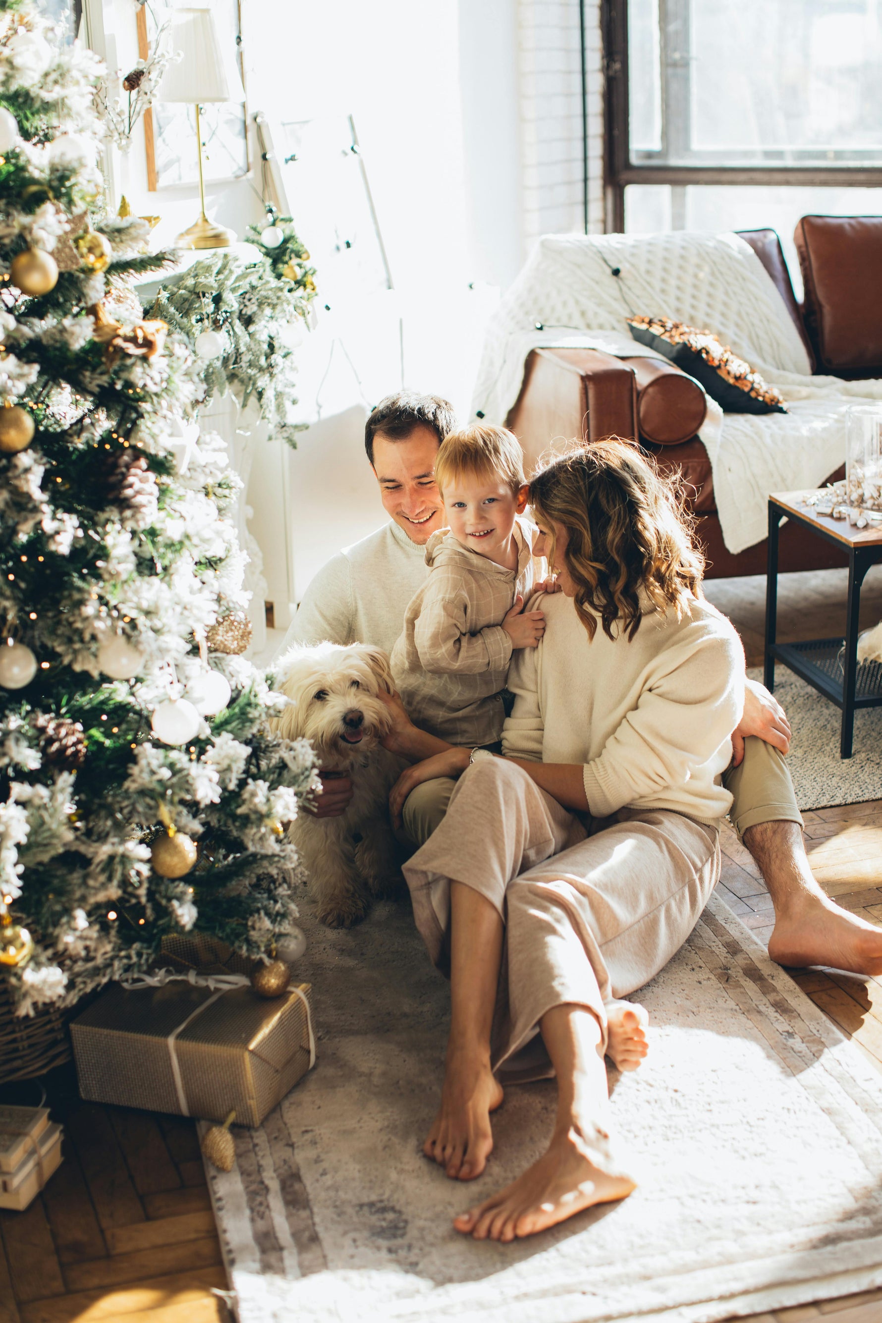 Familia feliz en Navidad