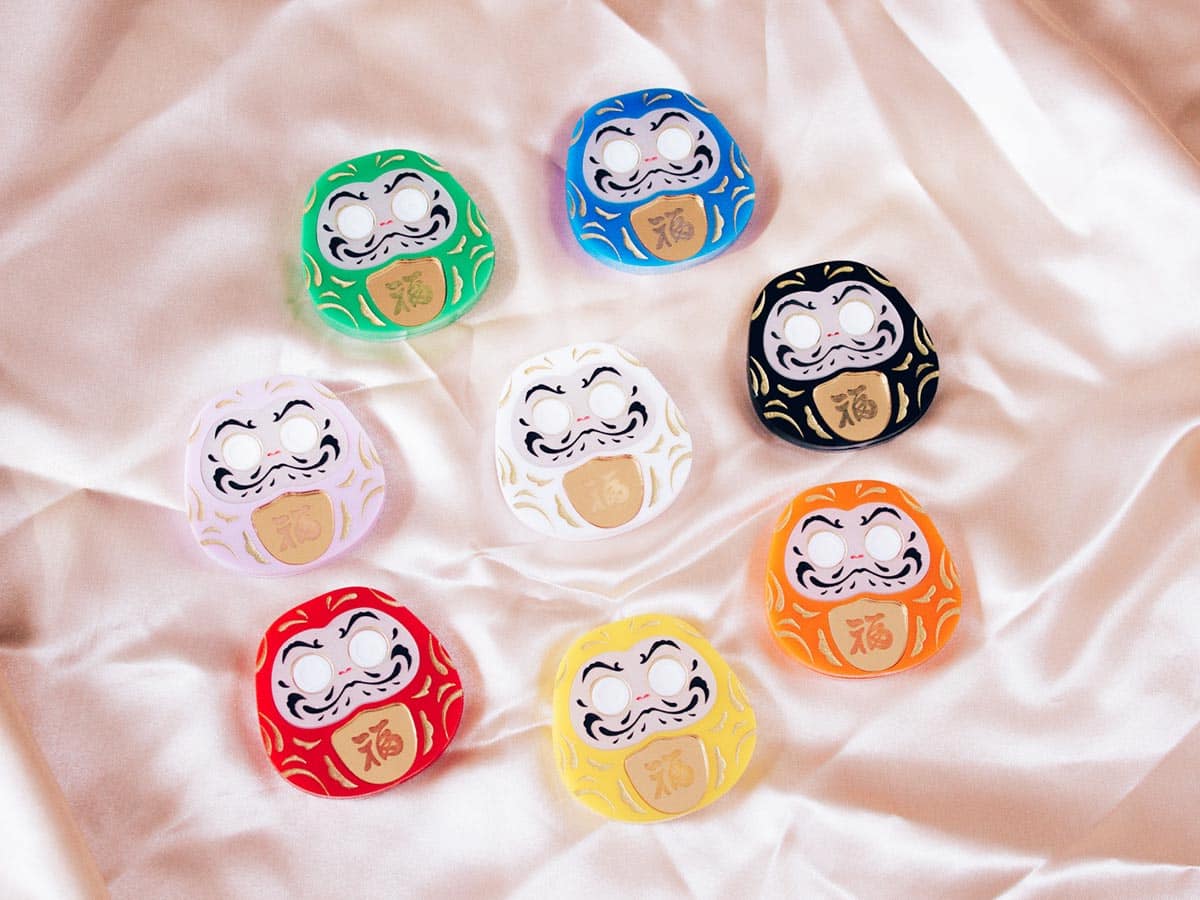 Colección de amuletos japoneses Daruma