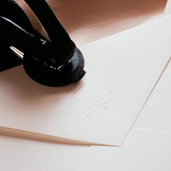 Sello seco personalizado plano detalle