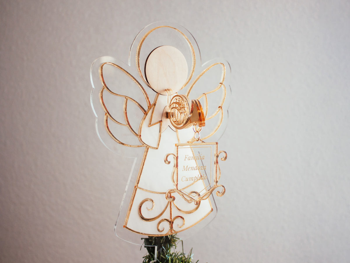 Adorno Ángel Navidad Dorado Personalizado plano detalle de la trompeta