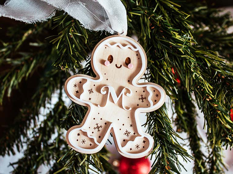 Adorno Galleta de Jengibre Personalizado Modelo inicial con fondo del árbol