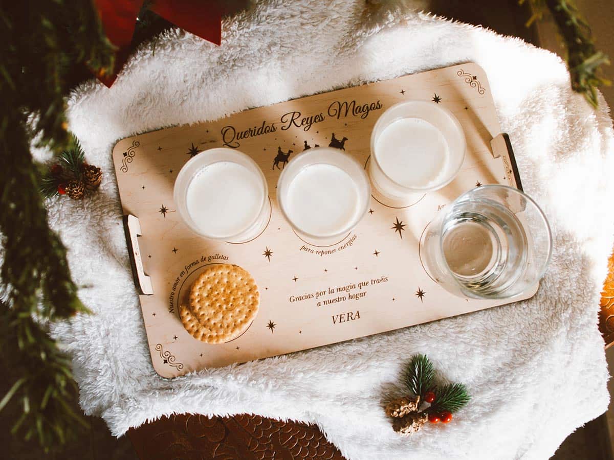 Bandeja Reyes Magos personalizada con agua, leche y galletas