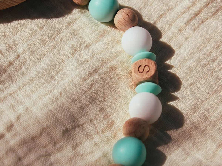 Chupetero de madera inicial osito plano detalle