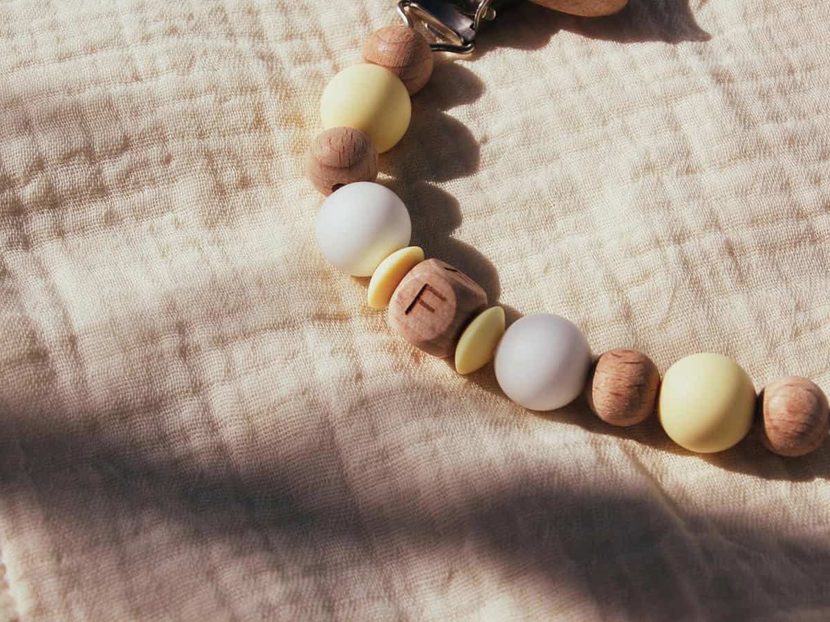 Chupetero de madera inicial erizo plano detalle