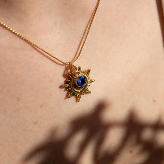 Collar Brillo Eterno Oro Azul Zafiro Plano Cerca