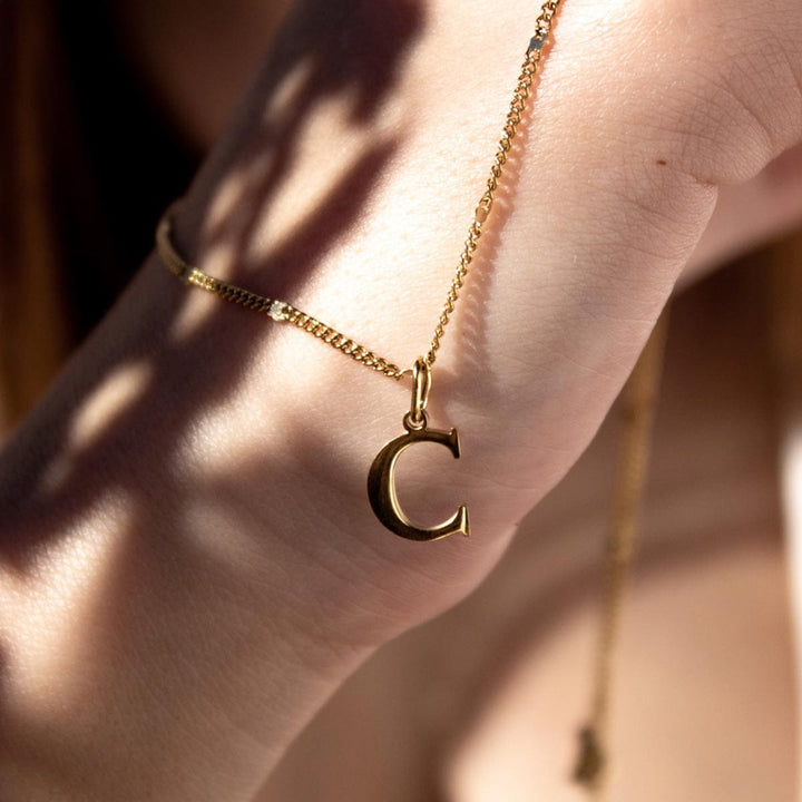 Collar Esencia Oro Letra C