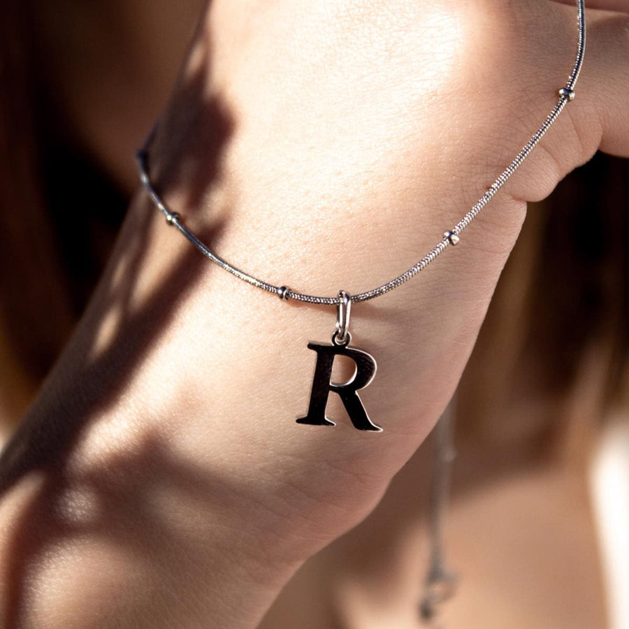 Collar Esencia Plata Letra R