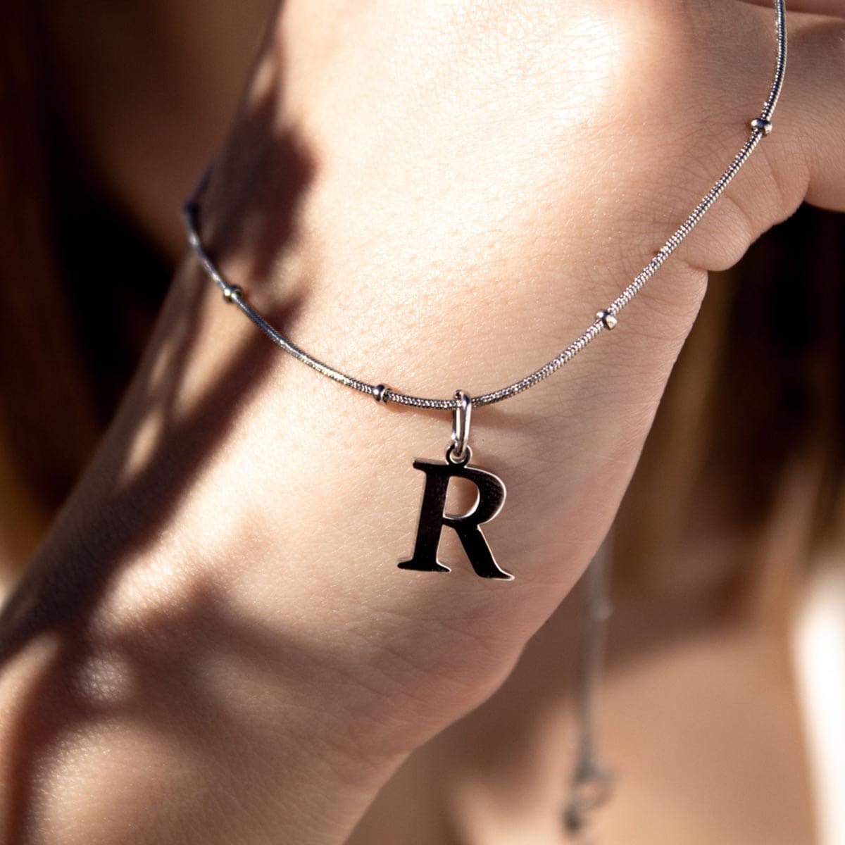 Collar Esencia Plata Letra R