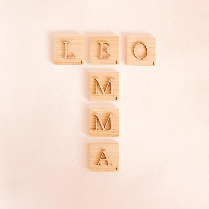 Letras Scrabble de madera – Plaquitas decorativas tipografía Serif