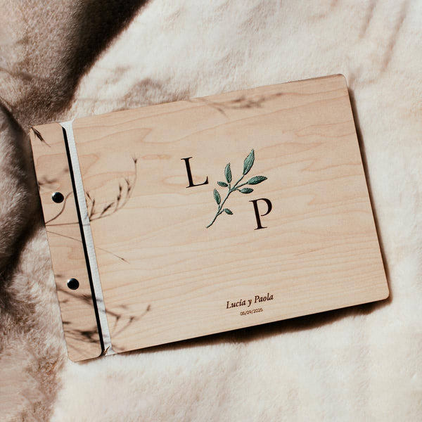 Libro de firmas boda bordado en madera Diseño iniciales