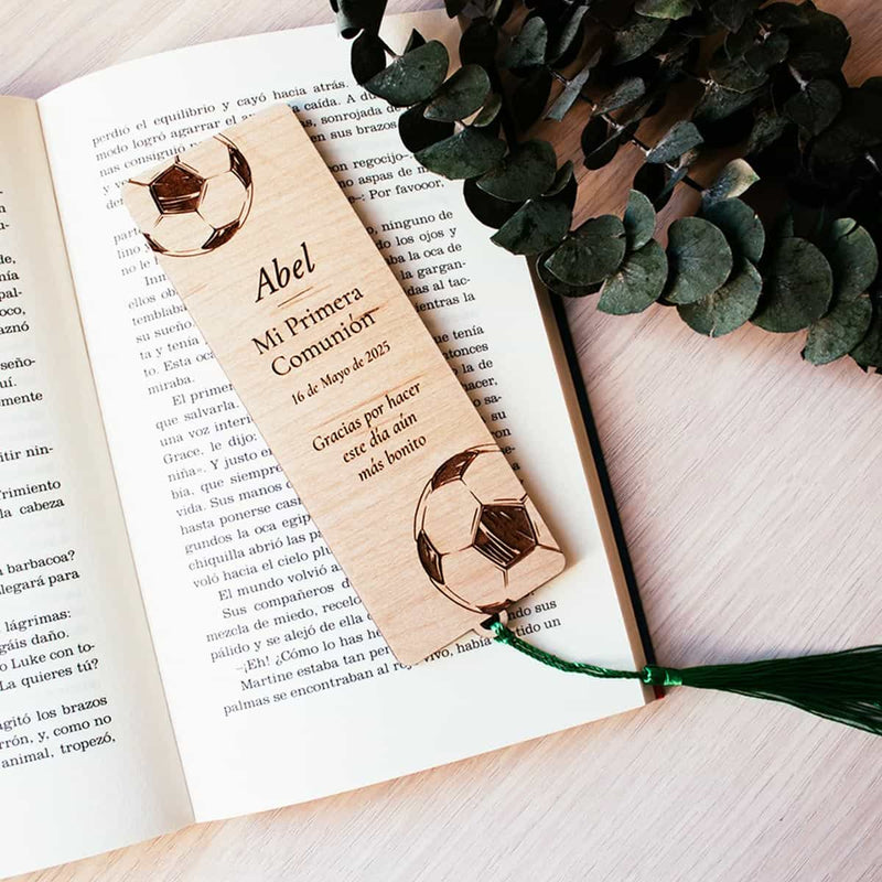 Marcapáginas comunión personalizados de madera diseño fútbol