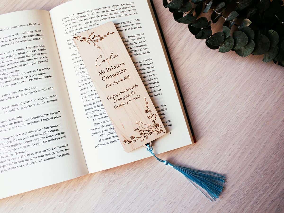 Marcapáginas comunión personalizados de madera diseño palomita