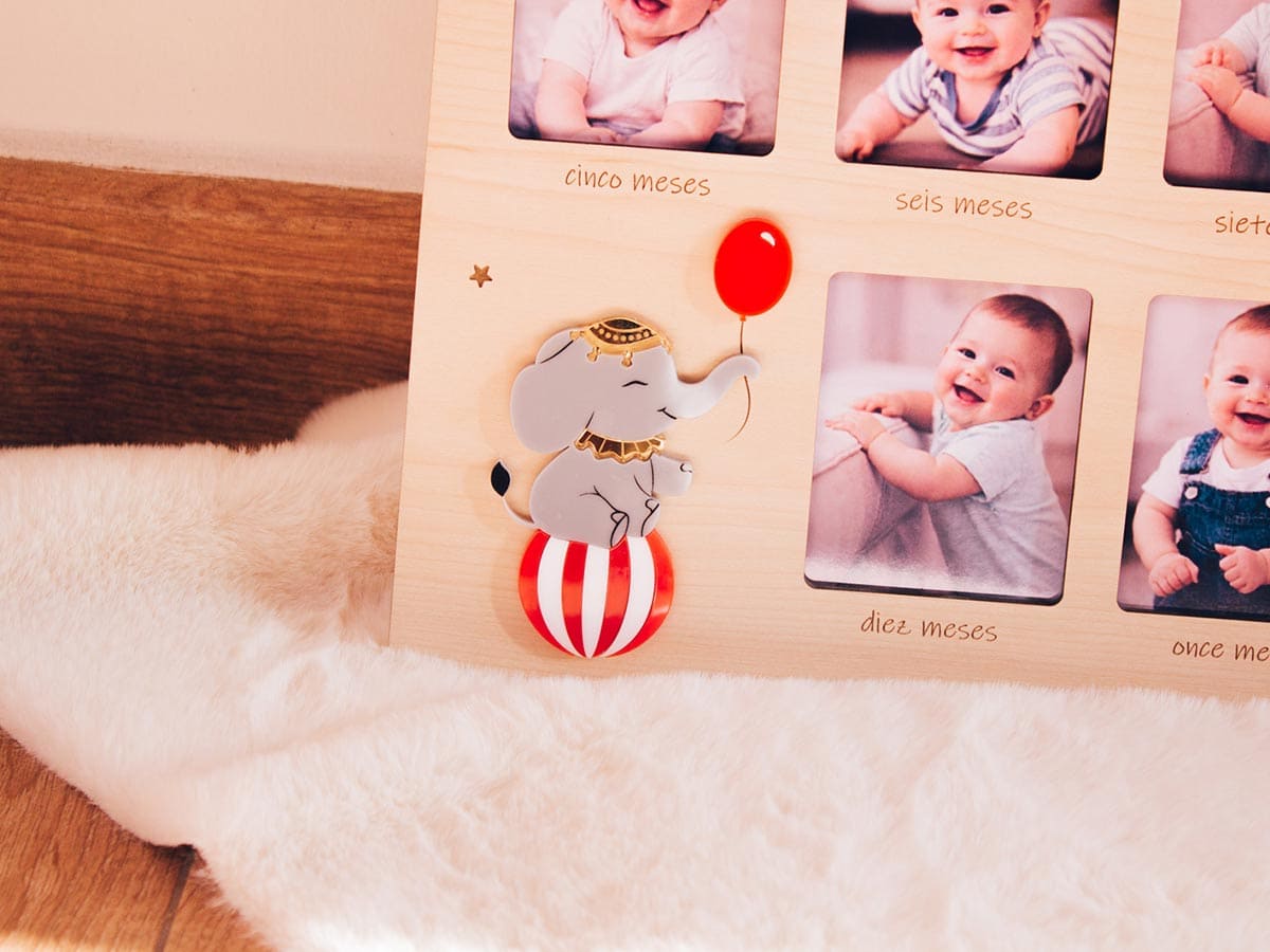 Marco de fotos primer año diseño circo plano detalle del elefante