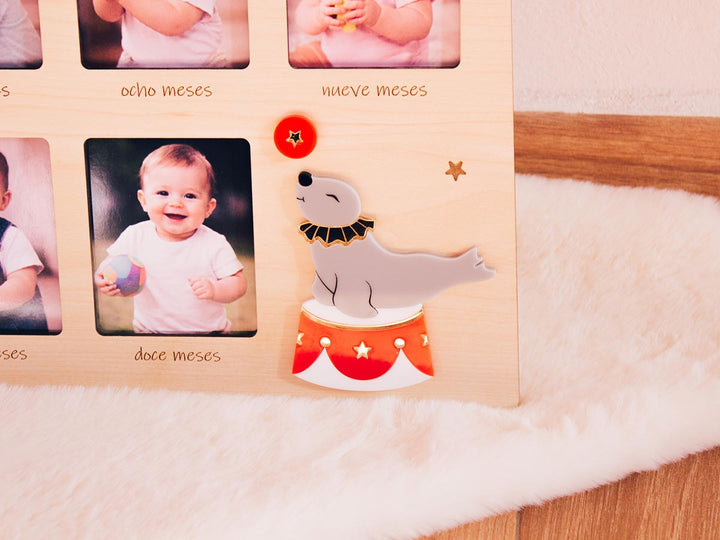 Marco de fotos primer año diseño circo plano detalle de la foca