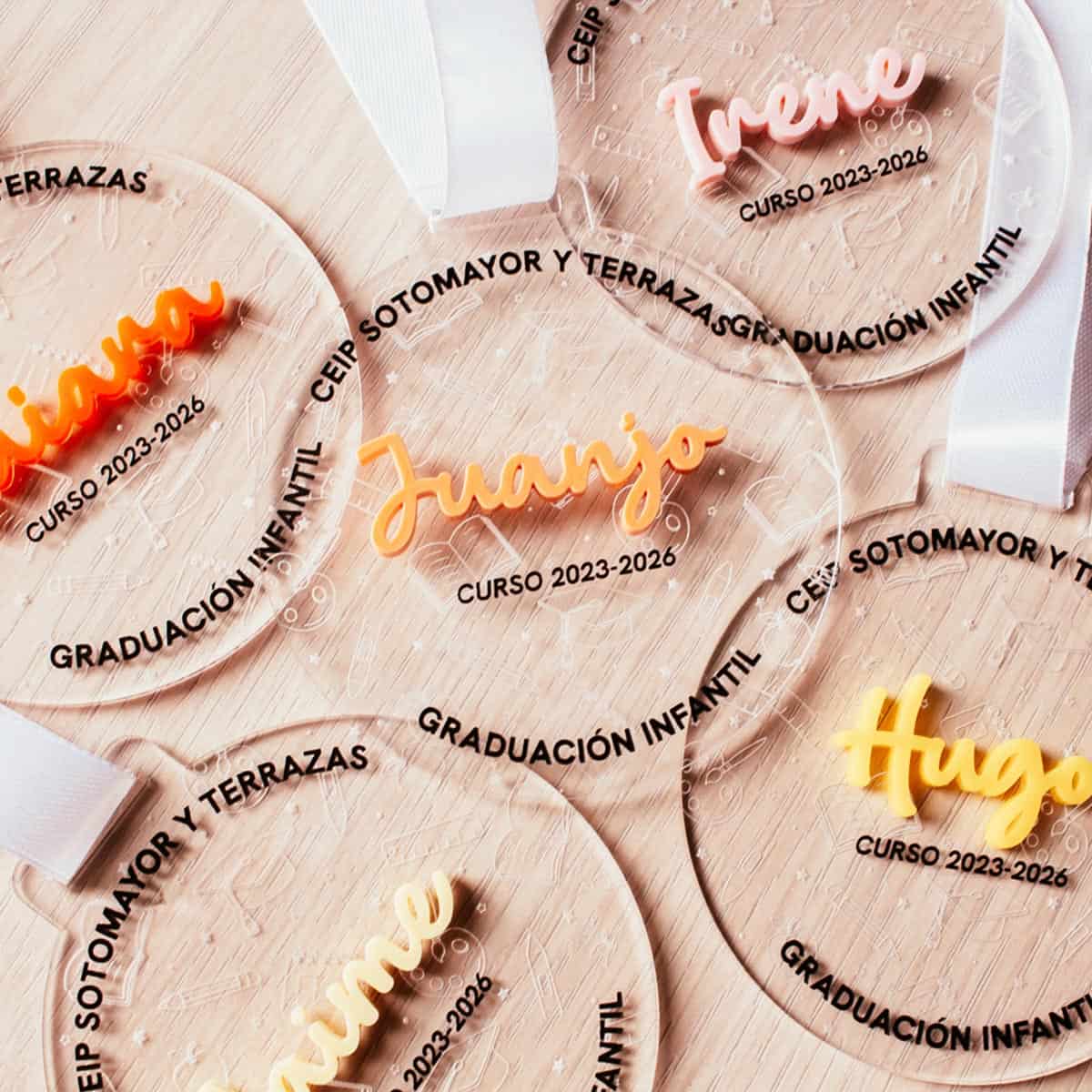 Medalla de graduación metacrilato transparente varios nombres