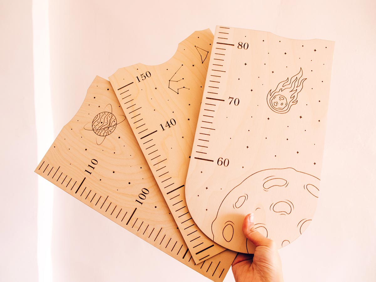 Medidor Infantil Personalizado Diseño Galaxia Plano Detalle Placas