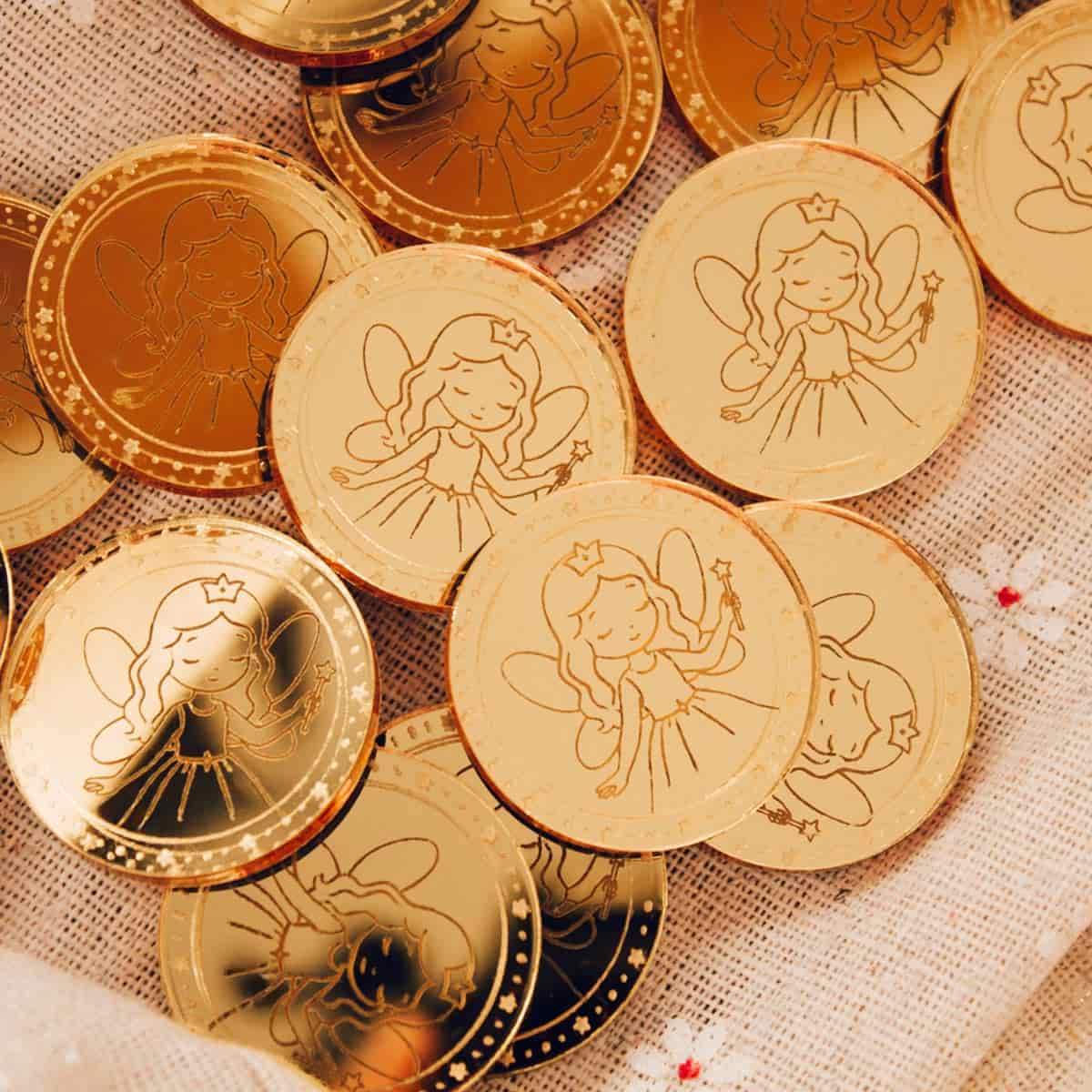 Monedas Hada de los Dientes Primer Plano dentro de la caja