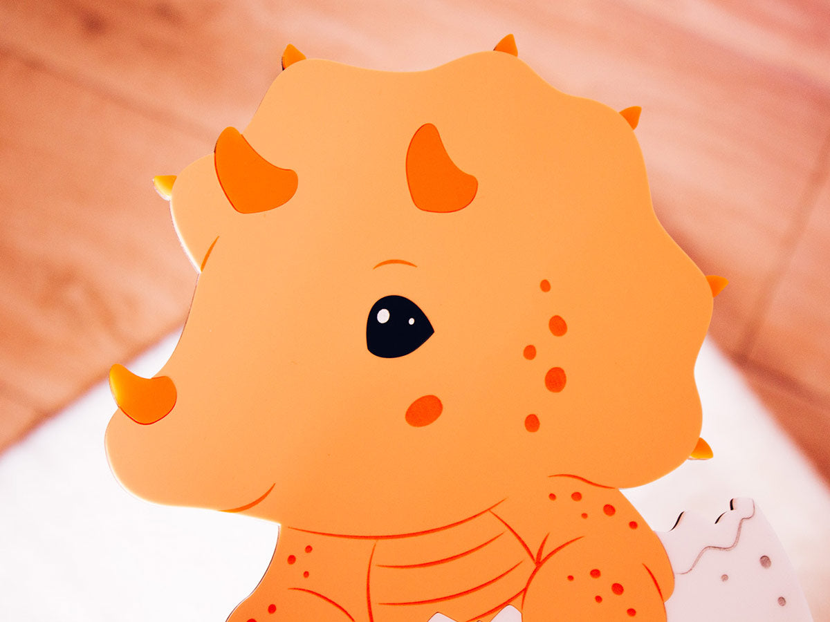 Natalicio dinosaurio personalizado bebé cara dinosaurio de cerca