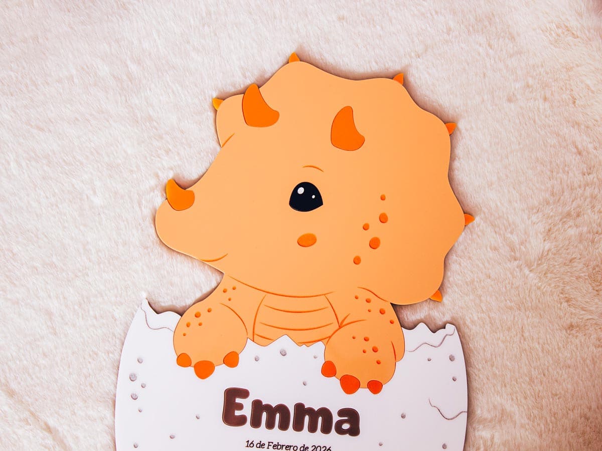 Natalicio dinosaurio personalizado bebé de cerca