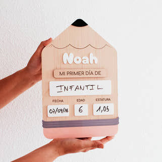 Placa primer-último día de cole en forma de lápiz de madera relleno