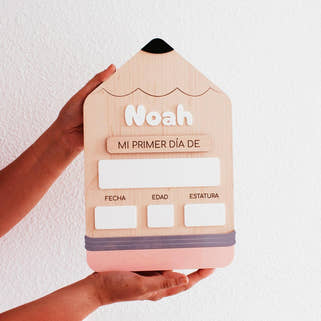 Placa primer-último día de cole en forma de lápiz de madera sin rellenar