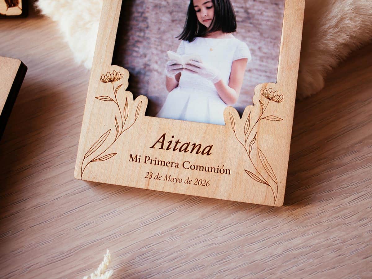 Portafotos Comunión personalizados diseño flores de cerca