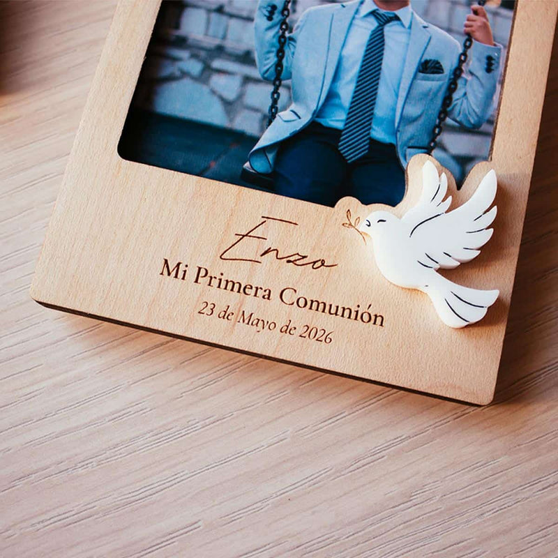Portafotos Comunión personalizados diseño paloma de cerca