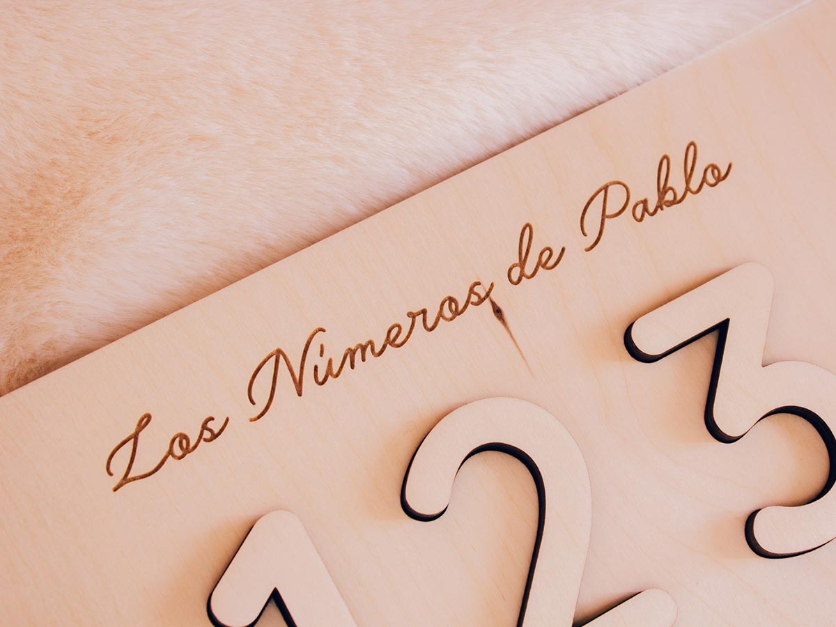 Puzzle Madera Números Montessori con el plano del nombre