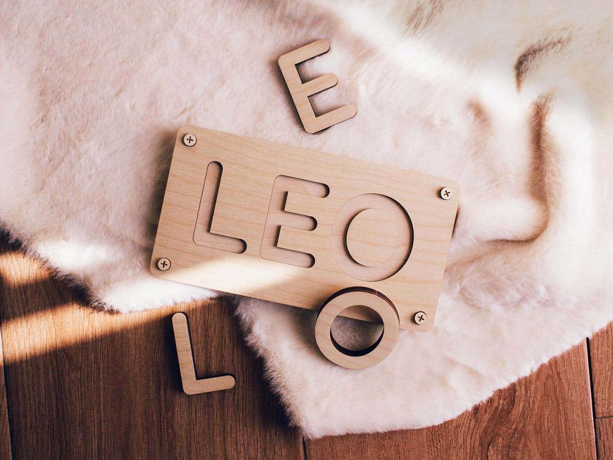 Puzzle Nombre Madera Montessori Personalizado en Mayúsculas desmontado