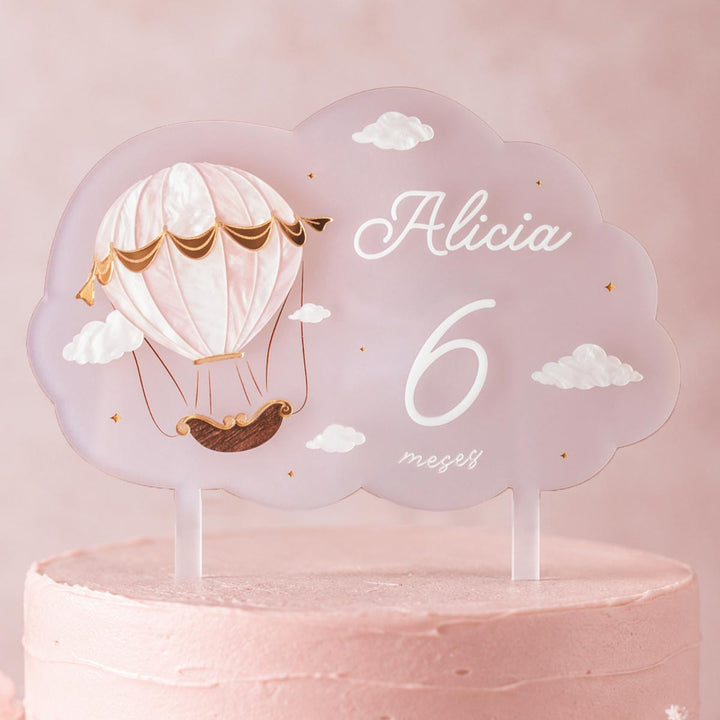 Topper Tarta personalizado con diseño de globos aerostáticos plano de cerca